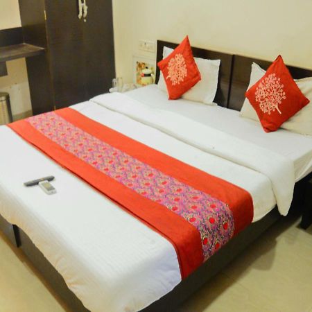 Hotel Royal Palace - 150 Meters From Mahakal Temple Ujaim Exterior foto